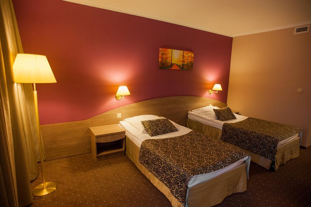 Hotel Atut W Licheniu Екстер'єр фото