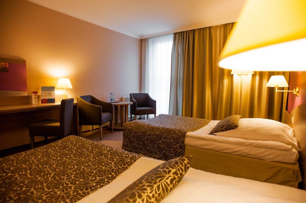 Hotel Atut W Licheniu Екстер'єр фото