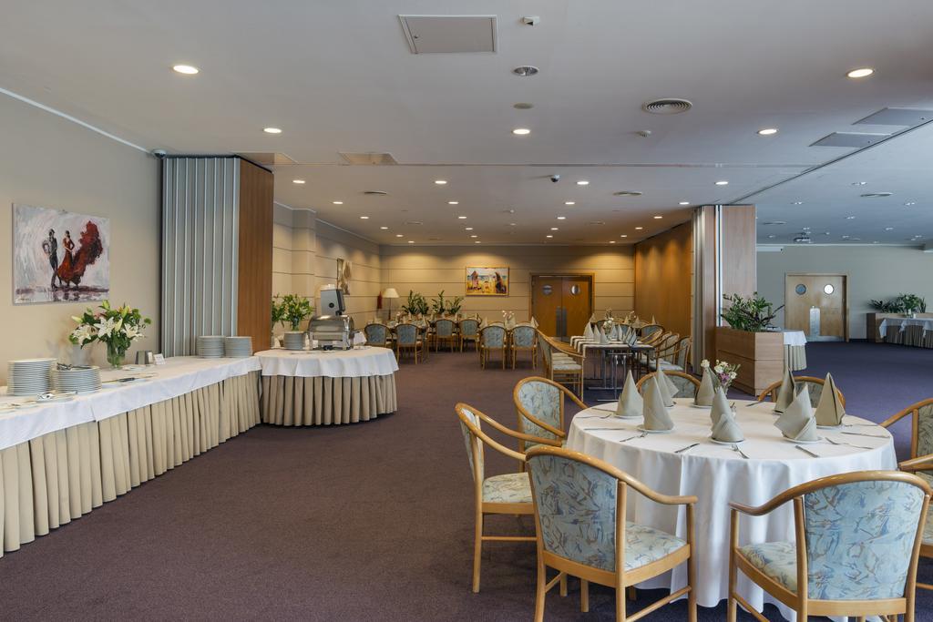 Hotel Atut W Licheniu Екстер'єр фото